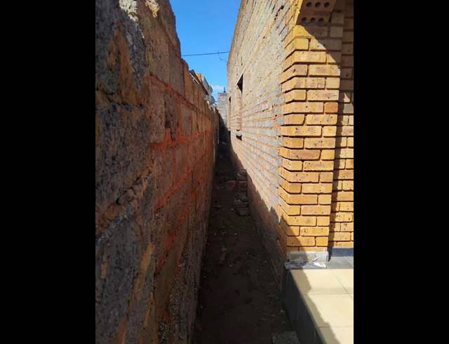 2 BEDROOM HOUSE FOR SALE IN THULANI